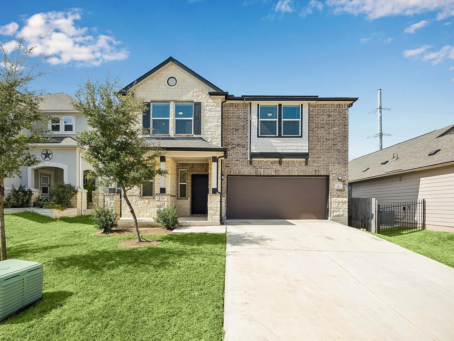 4 bed, 3.5 bath, 2493 sqft, $2,600 — Photo 1