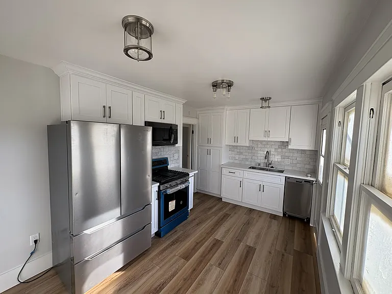 277 N Orange St — Photo 8