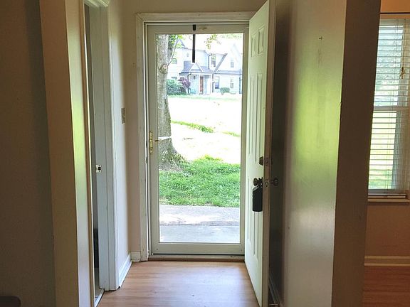 4th image of 632 Shadywood Ln