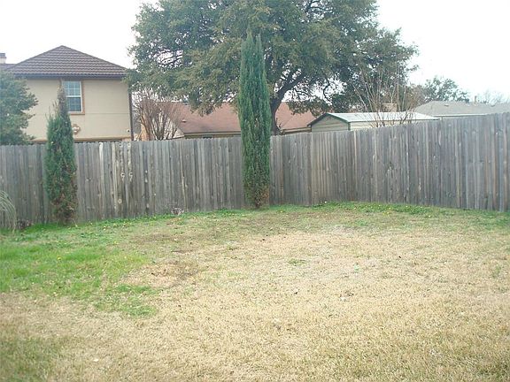 3rd image of 2013 Glencrest Ln