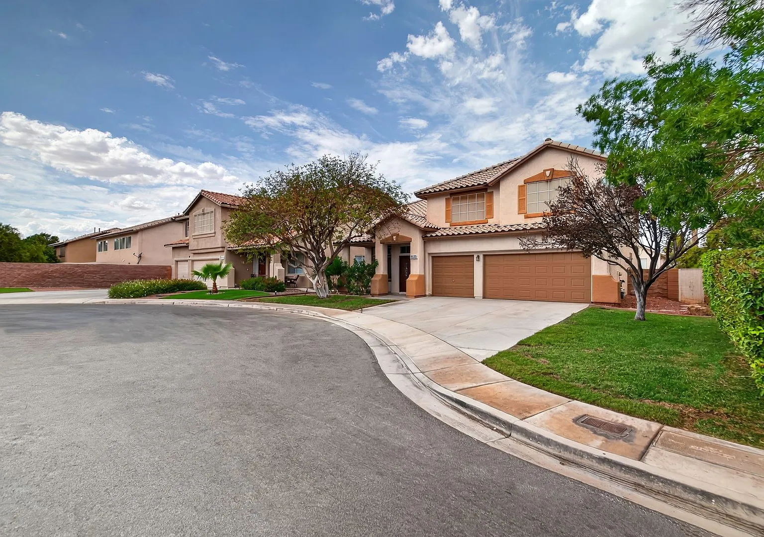 Immaculate 2-Story 4-Bedroom Home In Henderson With Pool! — Photo 2