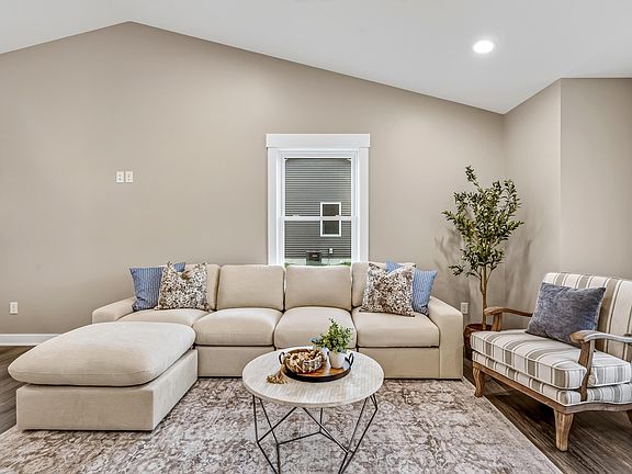 4th image of 299 Aspen Hill Dr