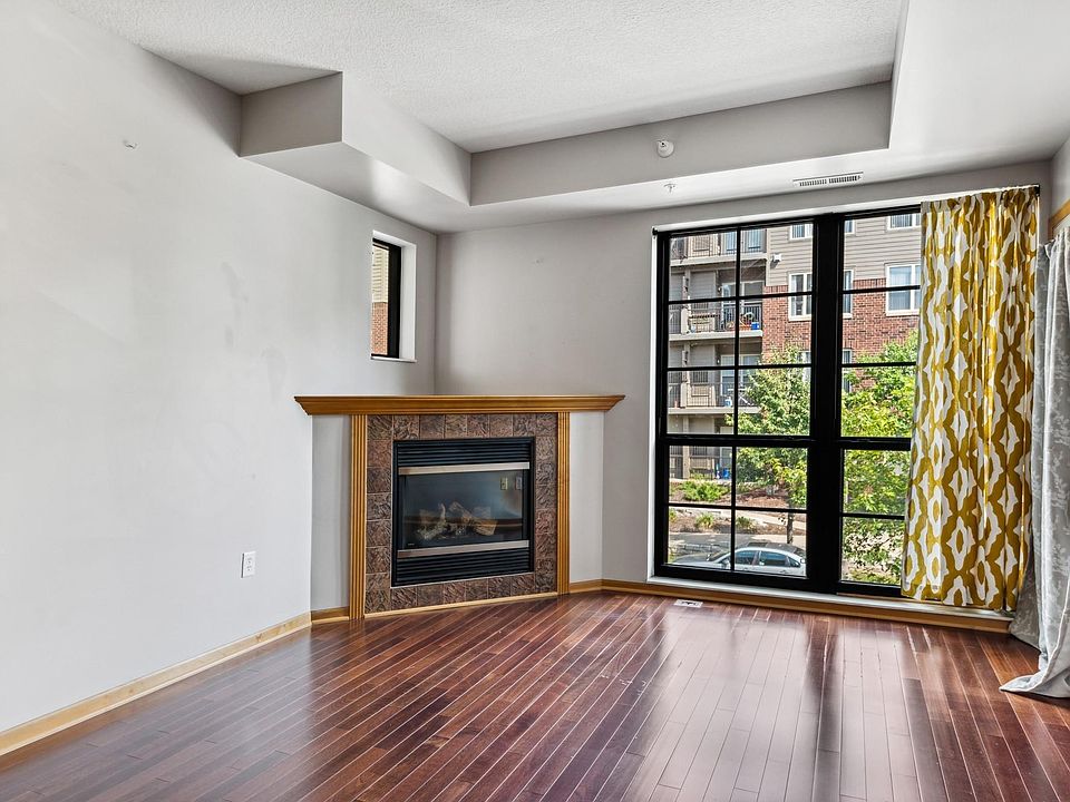 1st image of 825 Berry St APT 209