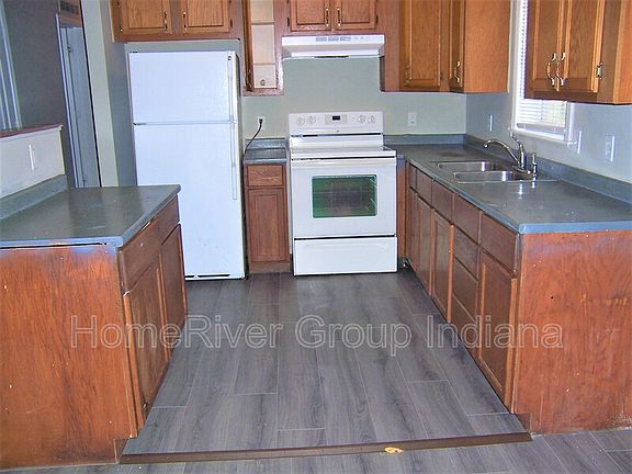 3rd image of 2351 N Gale St