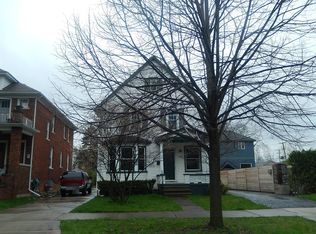 589 Saint Clair St, Grosse Pointe, MI 48230