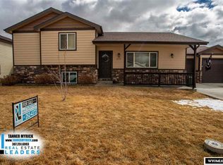 2221 Silvertip St, Bar Nunn, WY 82601