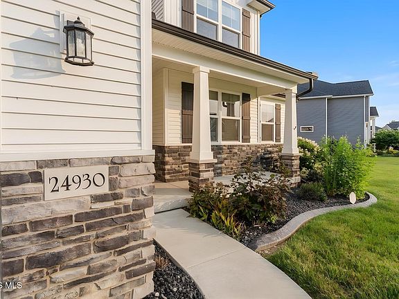 3rd image of 24930 Saddle Horn Dr