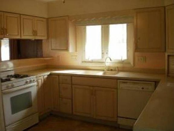 4th image of 105 Parker Ct