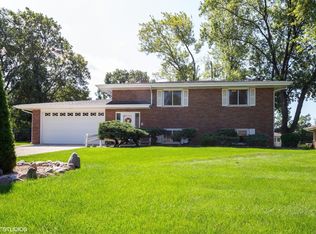 21W265 Woodview Dr, Itasca, IL 60143