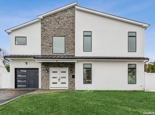 97 Albatross Rd, Levittown, NY 11756