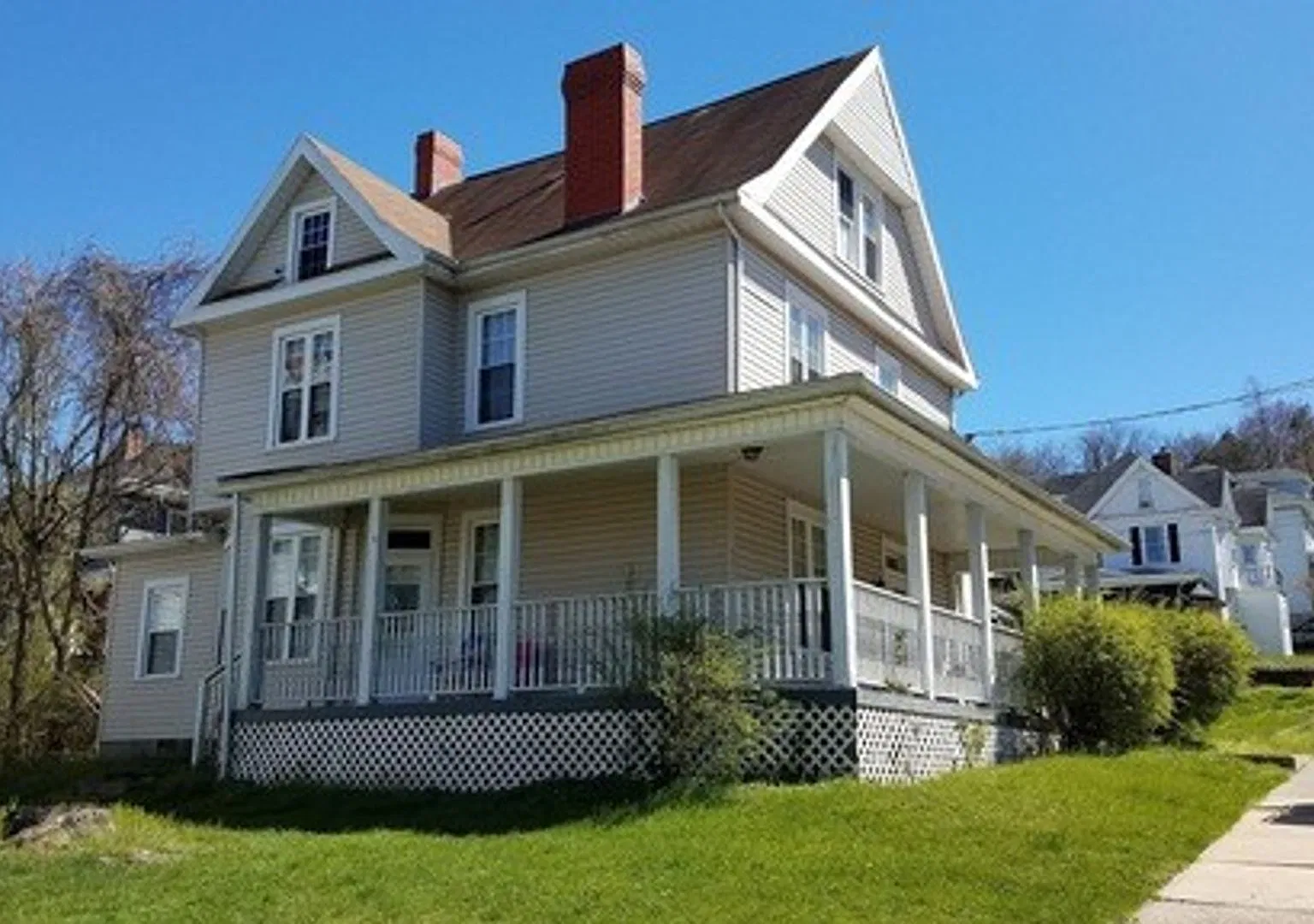 421-425 Ash Street — Photo 1