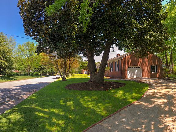 3rd image of 56 Sweetbriar Dr