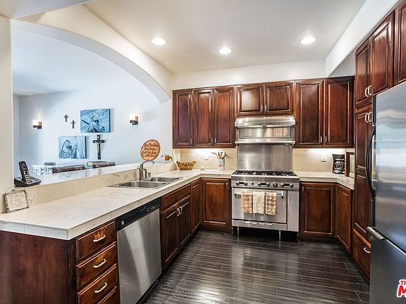 5th image of 6435 Zumirez Dr APT 11