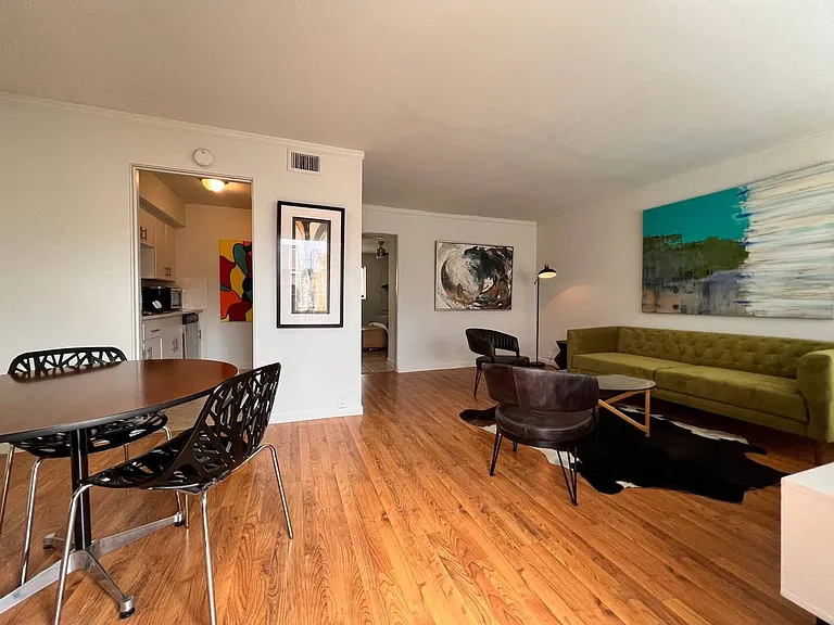 306 Hawthorne St — Photo 2