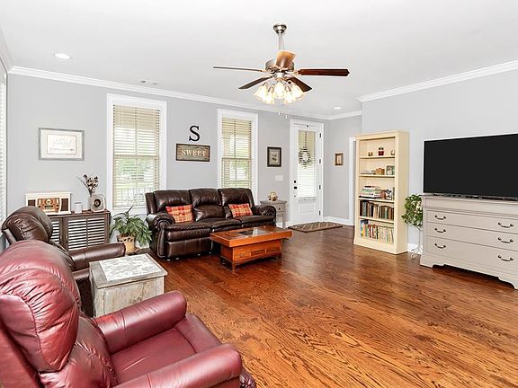 5th image of 46 Woodridge Avenue