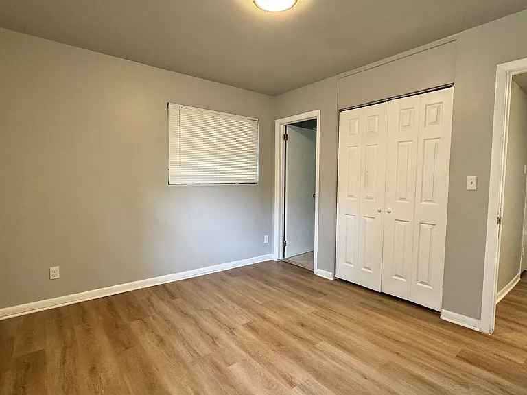 804 La Marche Dr — Photo 11