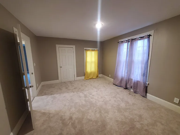 385 Ames St — Photo 13