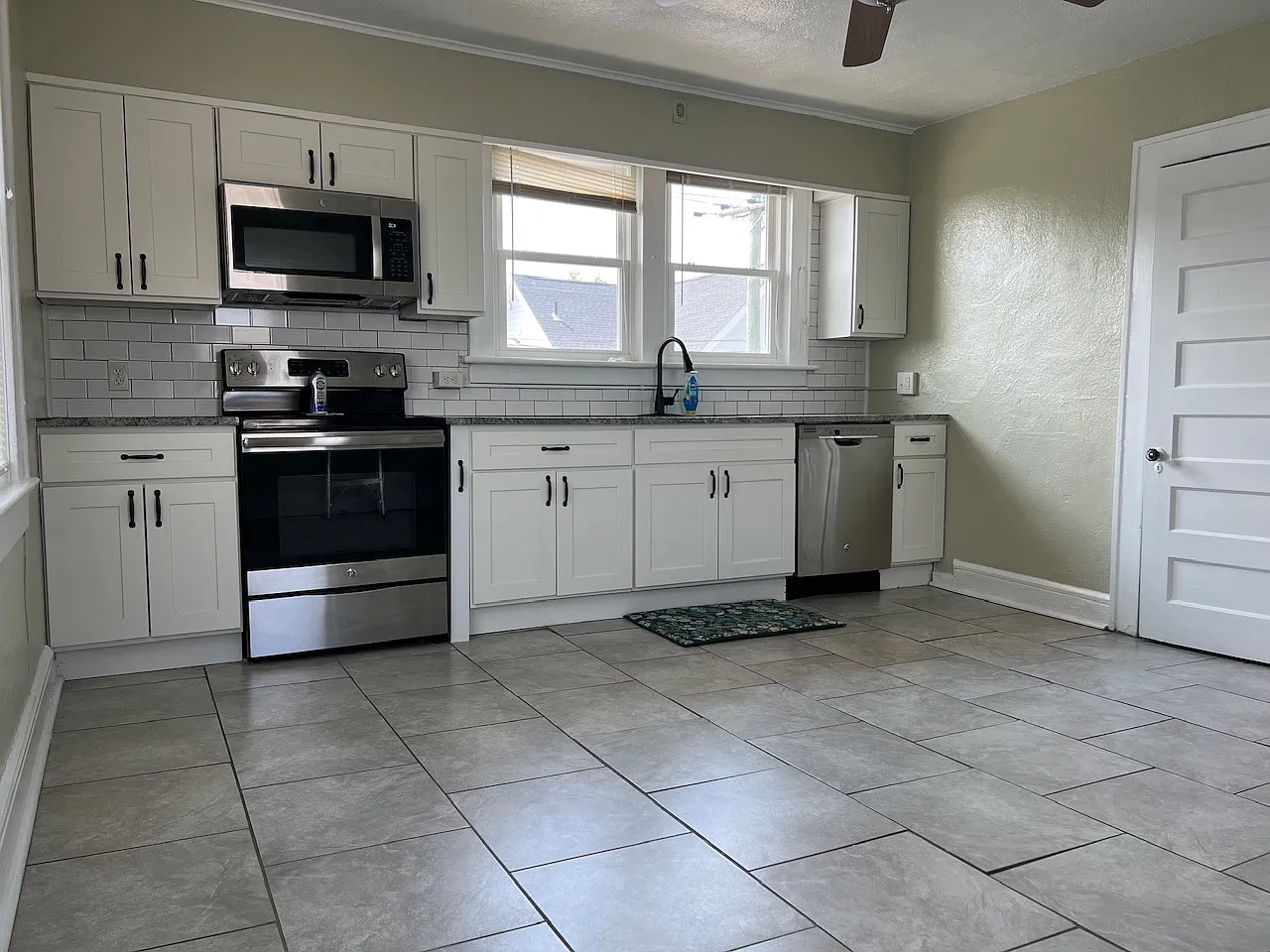 2 bed, $2,350 — Photo 1