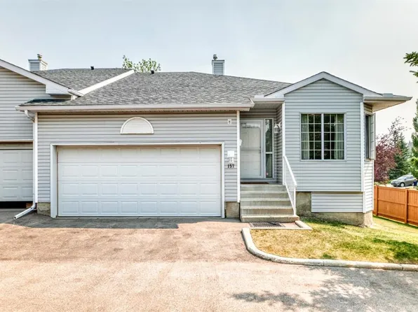 157 N Hawkstone Mnr NW, Calgary, AB T3G 3X2