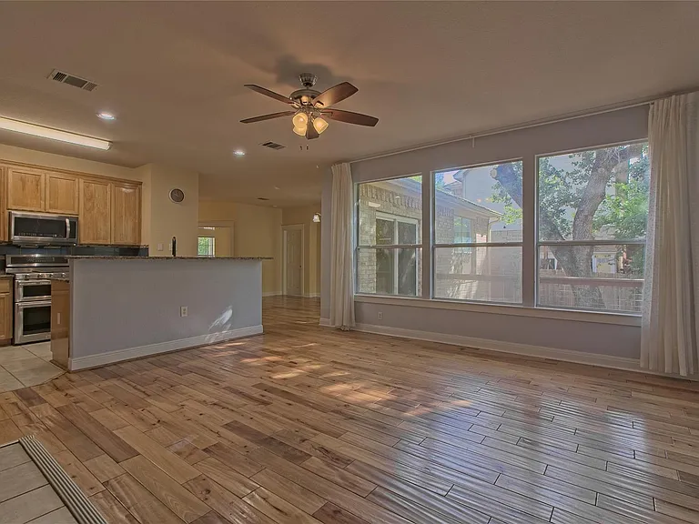 610 Palo Alto Ln — Photo 16