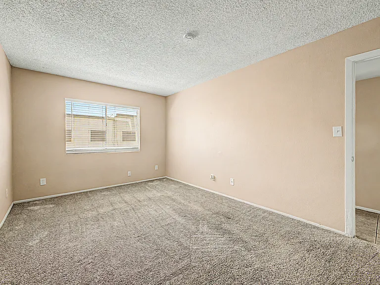 5847 N 48th Dr — Photo 24