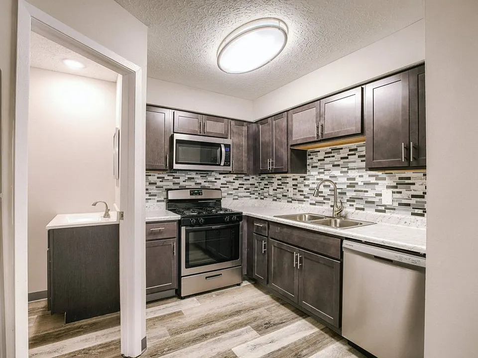 TOWNHOMES AT MCNAUGHTEN