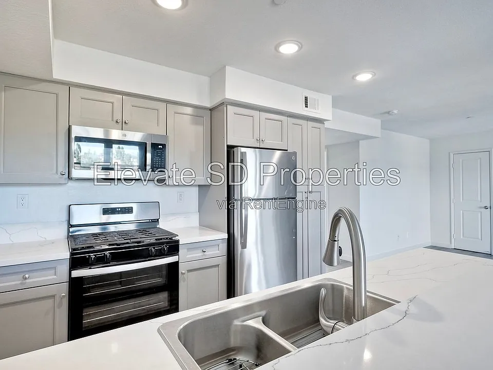 1819 E 9th St #101