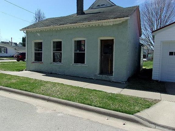 2nd image of 402 W Bluff St