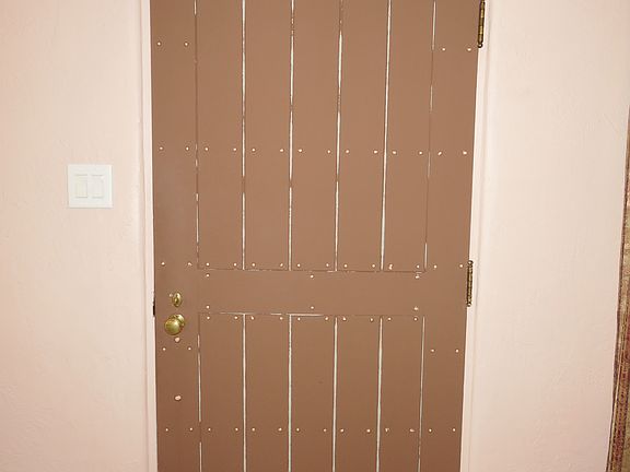2nd image of 906 N Buena Vista Ave