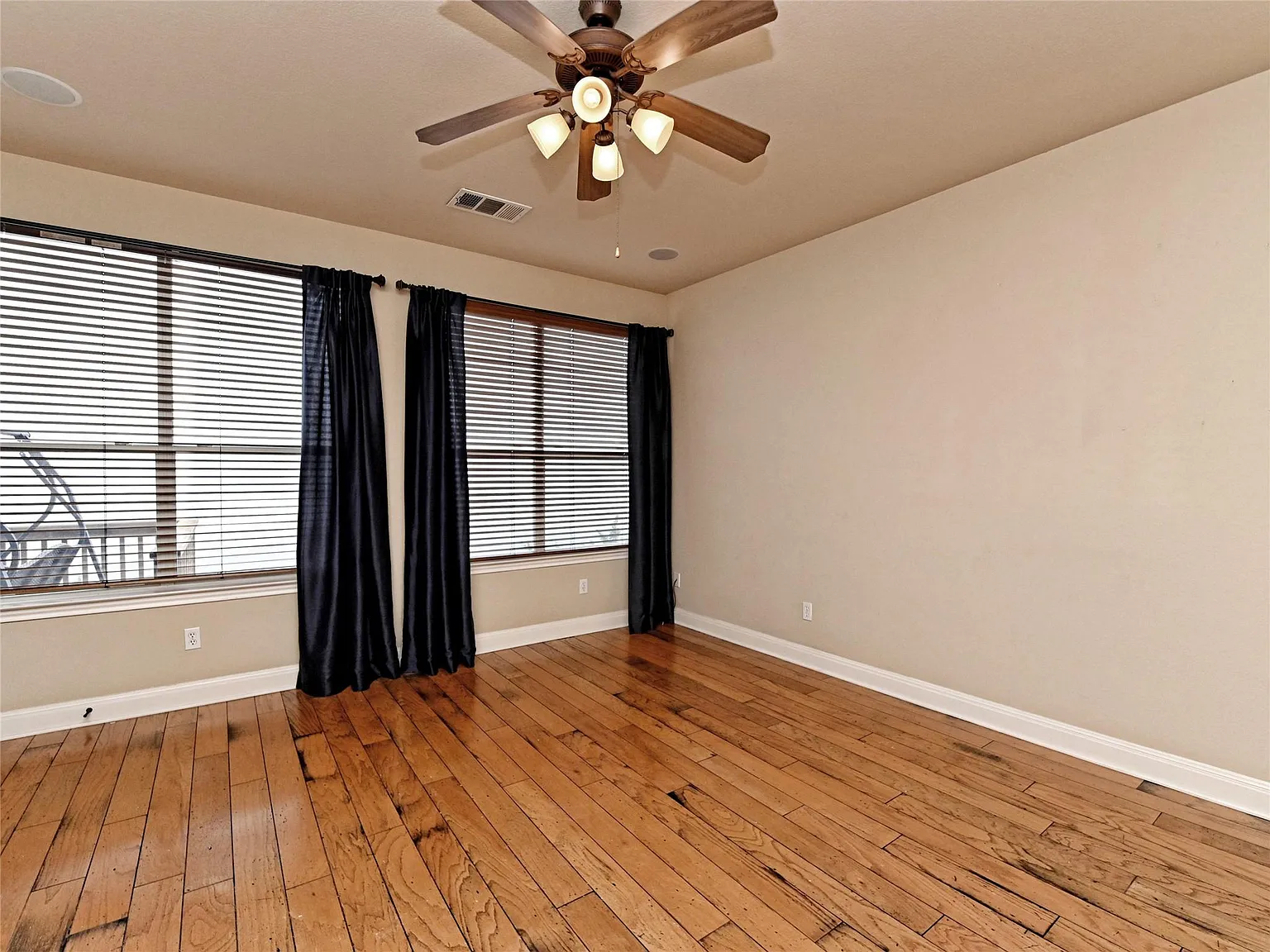 4 bed, 3.5 bath, 2946 sqft, $3,350 — Photo 3