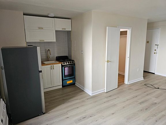4th image of 11720 Edgewater Dr APT 411