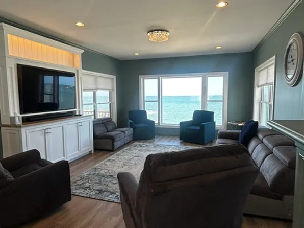 16 Gunrock Ave, Hull, MA 02045