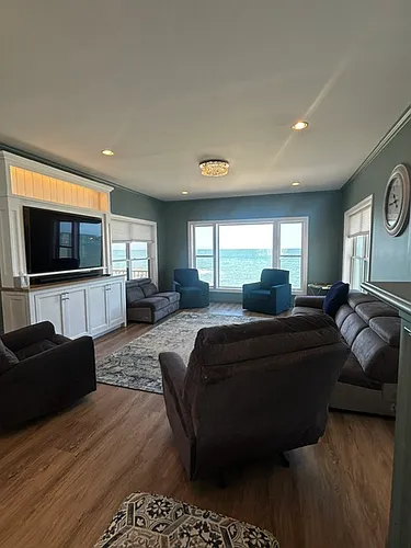 16 Gunrock Ave Photo 1