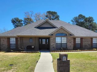 140 Corley Cir, Wake Village, TX 75501