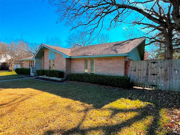 15 Post Oak Trl, Greenville, TX 75402