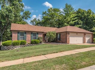 925 Westrun Dr, Ballwin, MO 63021