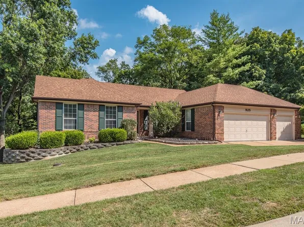 925 Westrun Dr, Ballwin, MO 63021