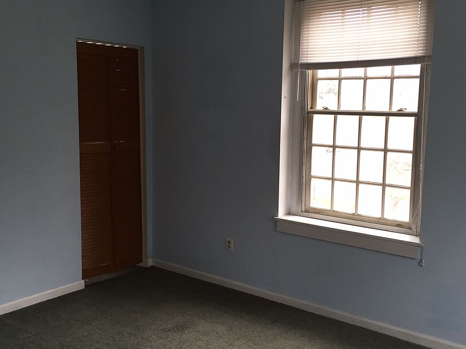 Bedroom #1 Walk-in Closet