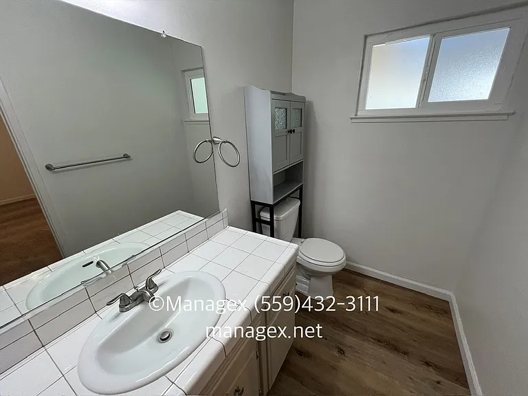 1246 W Dyer Ave — Photo 13