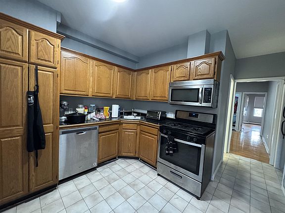 5th image of 14 Van Wagenen Ave #2
