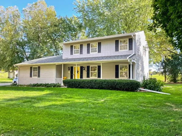 22 Applewood Dr, Shenandoah, IA 51601