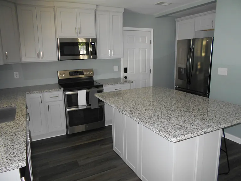 707 Holland Ave — Photo 3