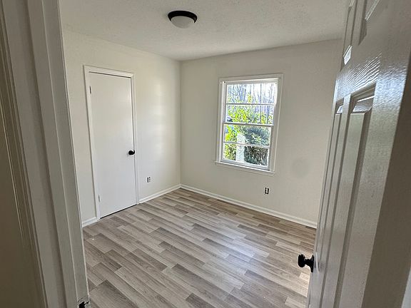 5th image of 714 Belfast Dr