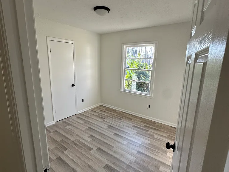 714 Belfast Dr — Photo 5