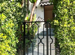 2520 N Beachwood Dr #2A, Los Angeles, CA 90068