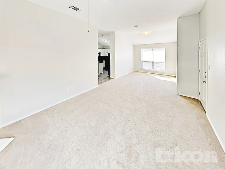 10525 Flamewood Dr — Photo 4