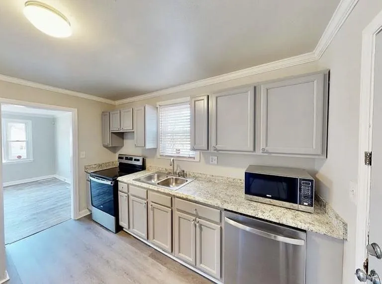 2320 Vanderbilt Rd — Photo 3
