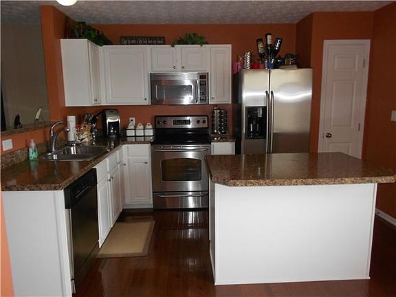 3rd image of 5987 Canyon Creek Dr #404