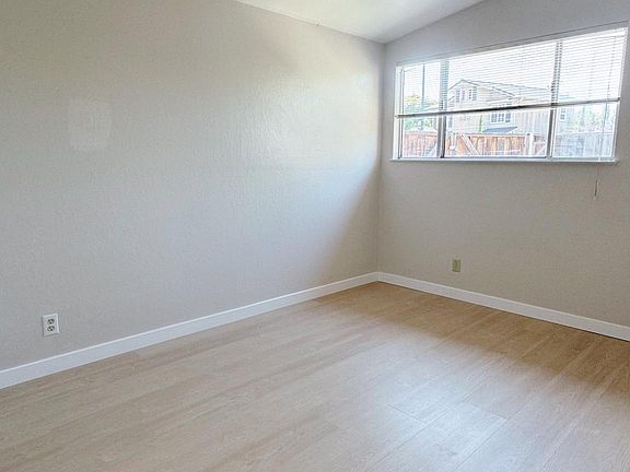 4th image of 808 Lakemuir Dr