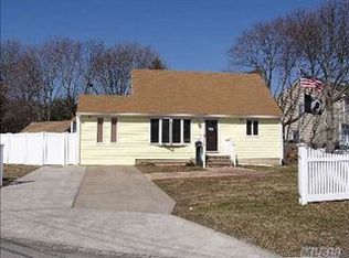 103 Adams St E, East Islip, NY 11730